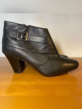 Clarks Women’s 9 Bendables Black Leather Ankle Boots Buckle Zipper Slouchy